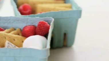 Smores taze ahududu ile.