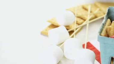 Smores taze ahududu ile.