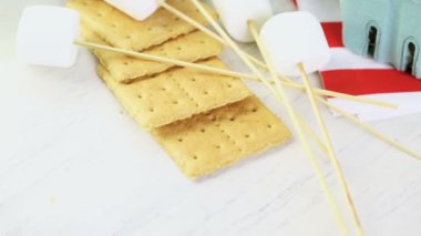 Smores taze ahududu ile.
