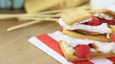 Smores beyaz çikolata ile