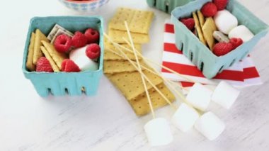 Smores beyaz çikolata ile
