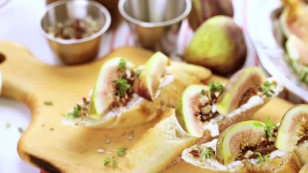 Fig bruschetta cu smochine din California — Videoclip de stoc