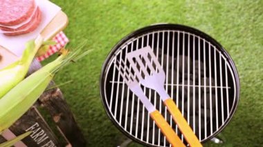 limonata ve hamburger köftesi ile piknik