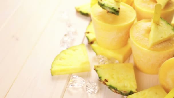 Popsicles made with mango and pineapple — Stock Video