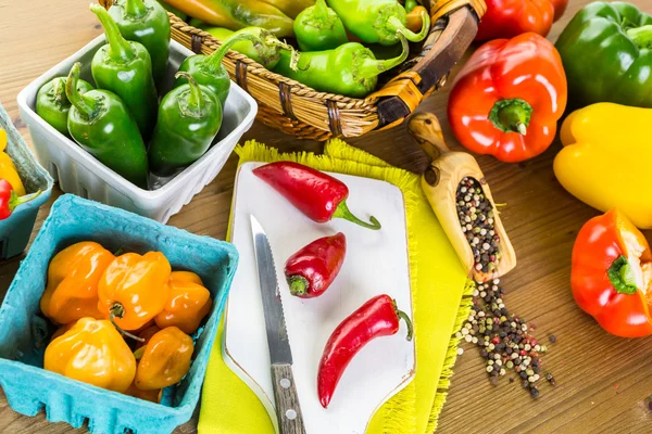 Škály organických paprika — Stock fotografie