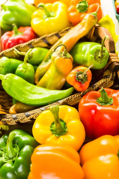 Ekologisk paprika på bord — Stockfoto