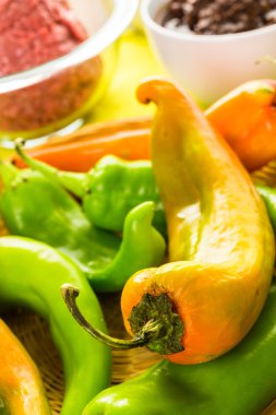 Düşük kalorili doldurulmuş biber malzemeler