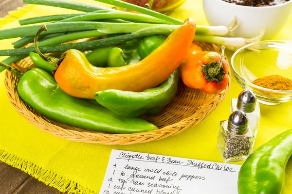 Ingredientes de pimentas recheadas com baixas calorias — Fotografia de Stock