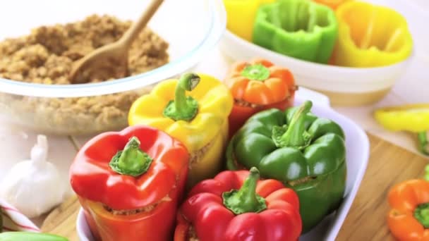 Pimientos rellenos bajos en calorías — Vídeos de Stock