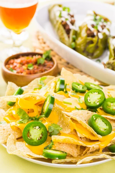 Nachos vegetarian cu chipsuri de tortilla — Fotografie, imagine de stoc