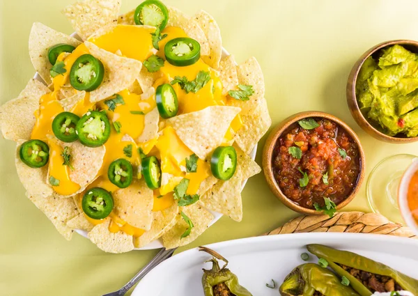 Vegetarische Nachos mit Tortilla-Chips — Stockfoto