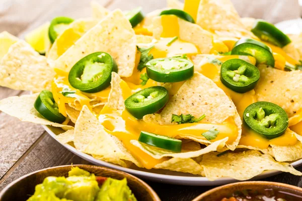 Nachos vegetarianos com lascas de tortilla — Fotografia de Stock