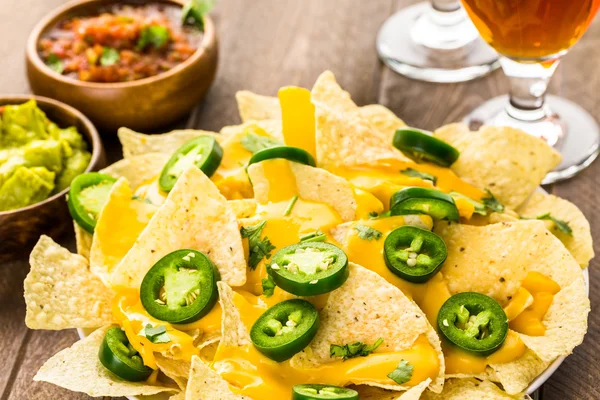 Vegetarisk nachos med tortillachips — Stockfoto