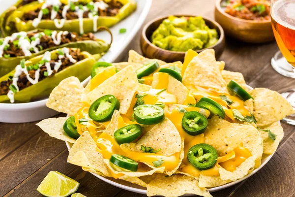 Vegetarische Nachos mit Tortilla-Chips — Stockfoto