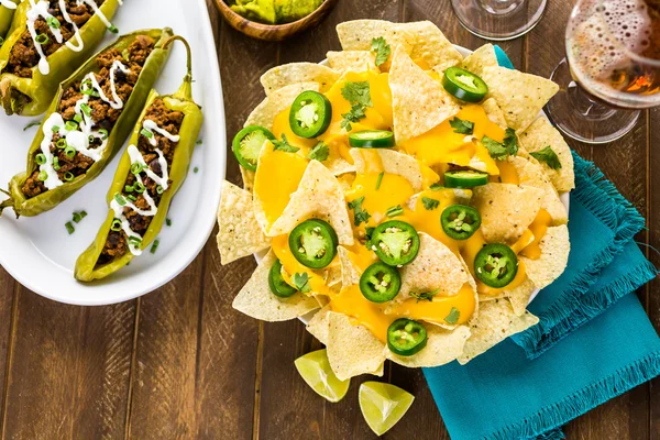 Chipotle beef and bean stuffed chile peppers — Stock Photo, Image