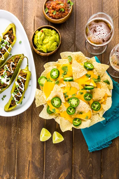 Vegetarische Nachos mit Tortilla-Chips — Stockfoto