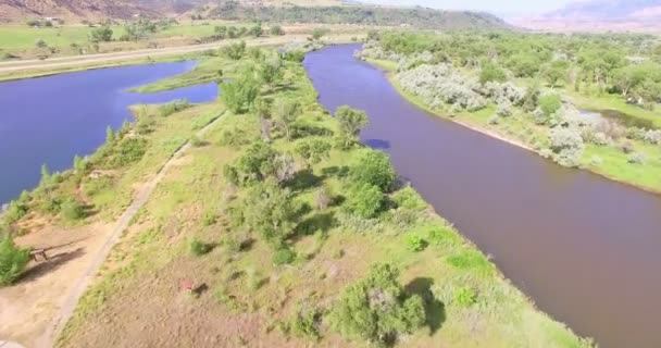 Rasthof in de buurt van Colorado rivier in Rifle, Colorado. — Stockvideo