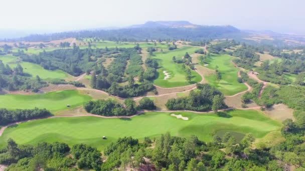 Вид на поле для гольфа — стоковое видео