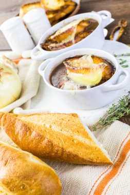 Fransız soğan çorbası