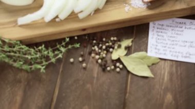 Fransız soğan çorbası malzemeler