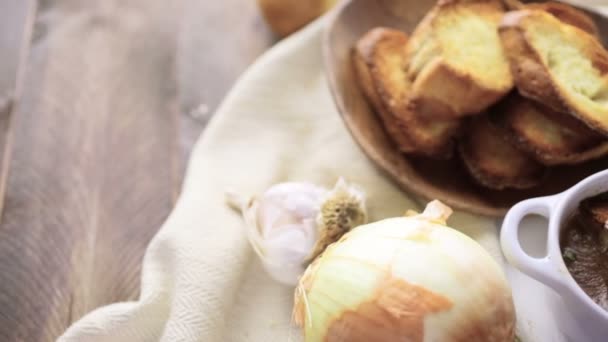 Sopa de cebolla francesa — Vídeos de Stock
