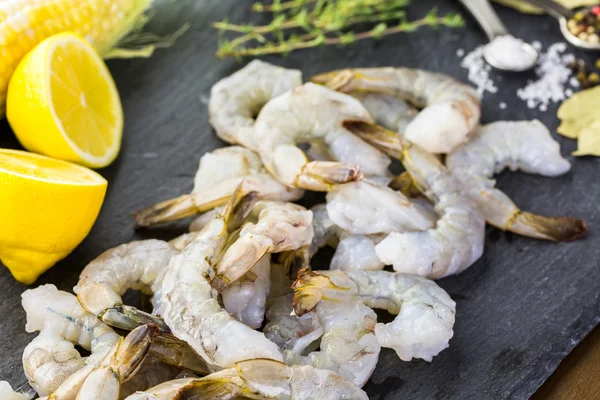 Camarones pelados crudos — Foto de Stock