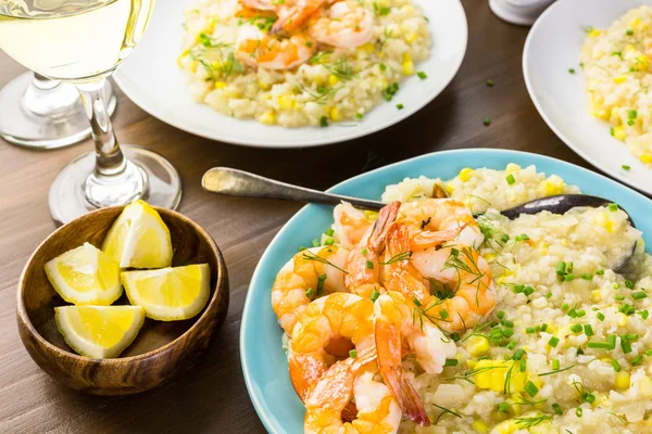 Risotto de milho com camarão assado — Fotografia de Stock