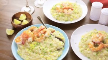 Kızarmış karidesli Risotto Mısır