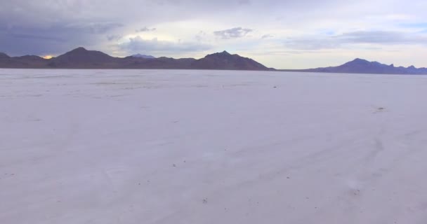Bonneville Salt Flats — Stockvideo