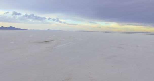 Bonneville Salt Flats — Stockvideo