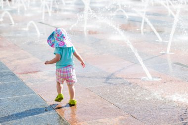Splash park kız bebek