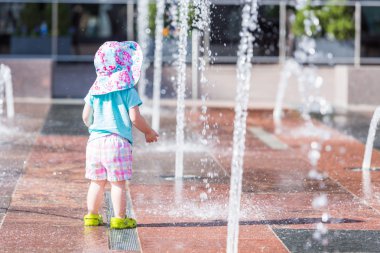 Splash park kız bebek