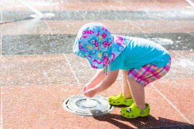 Splash park kız bebek