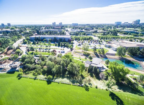 Вид с воздуха на городской парк в Денвере — стоковое фото