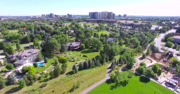 Вид с воздуха на городской парк в Денвере — стоковое видео