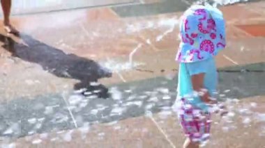 Splash park kız bebek