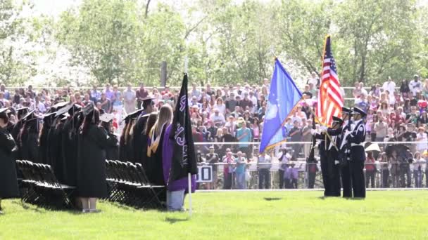 Cerimonia di laurea presso le scuole pubbliche di Mapleton . — Video Stock