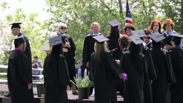 Ceremonia de graduación en las escuelas públicas de Mapleton . — Vídeo de stock