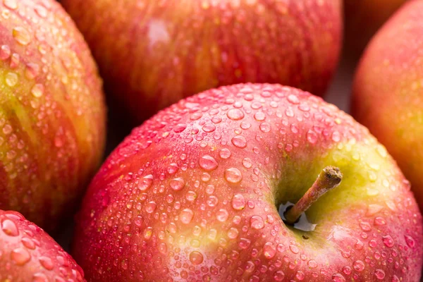 Fuji Manzanas ecológicas —  Fotos de Stock