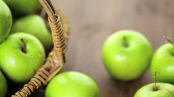 Manzanas de gala orgánicas — Vídeo de stock