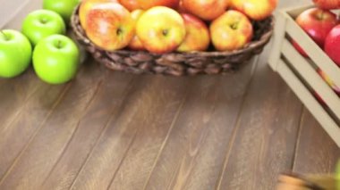 Taze organik elma aldı