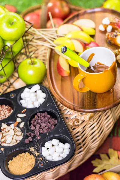 Rodajas de manzana de caramelo fresco — Foto de Stock