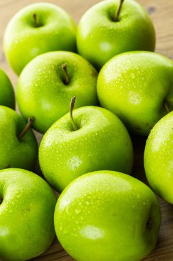 Taze Organik Elmalar