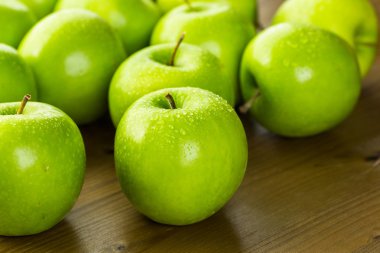 Taze Organik Elmalar