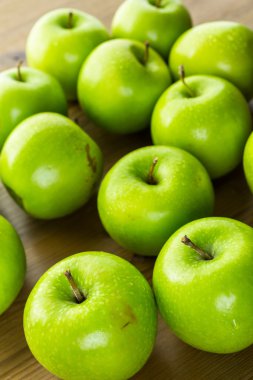 Taze Organik Elmalar