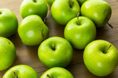 Taze Organik Elmalar