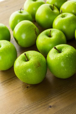 Taze Organik Elmalar