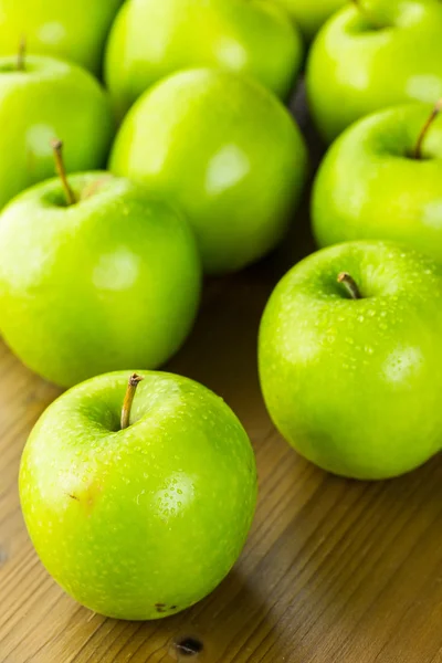 Färska ekologiska äpplen — Stockfoto
