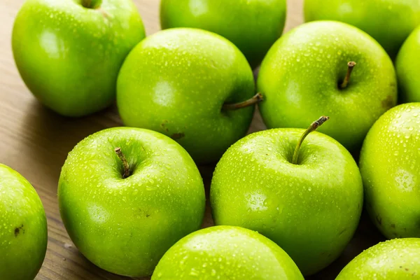 Färska ekologiska äpplen — Stockfoto