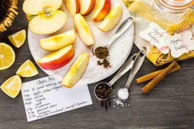 Elma ezmesi için malzemeler